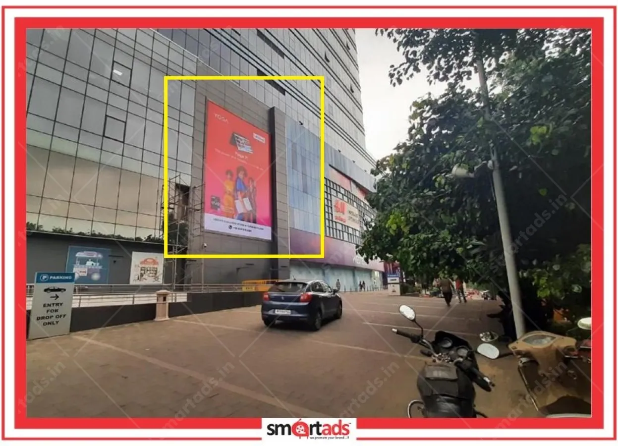 Facade media advertisement