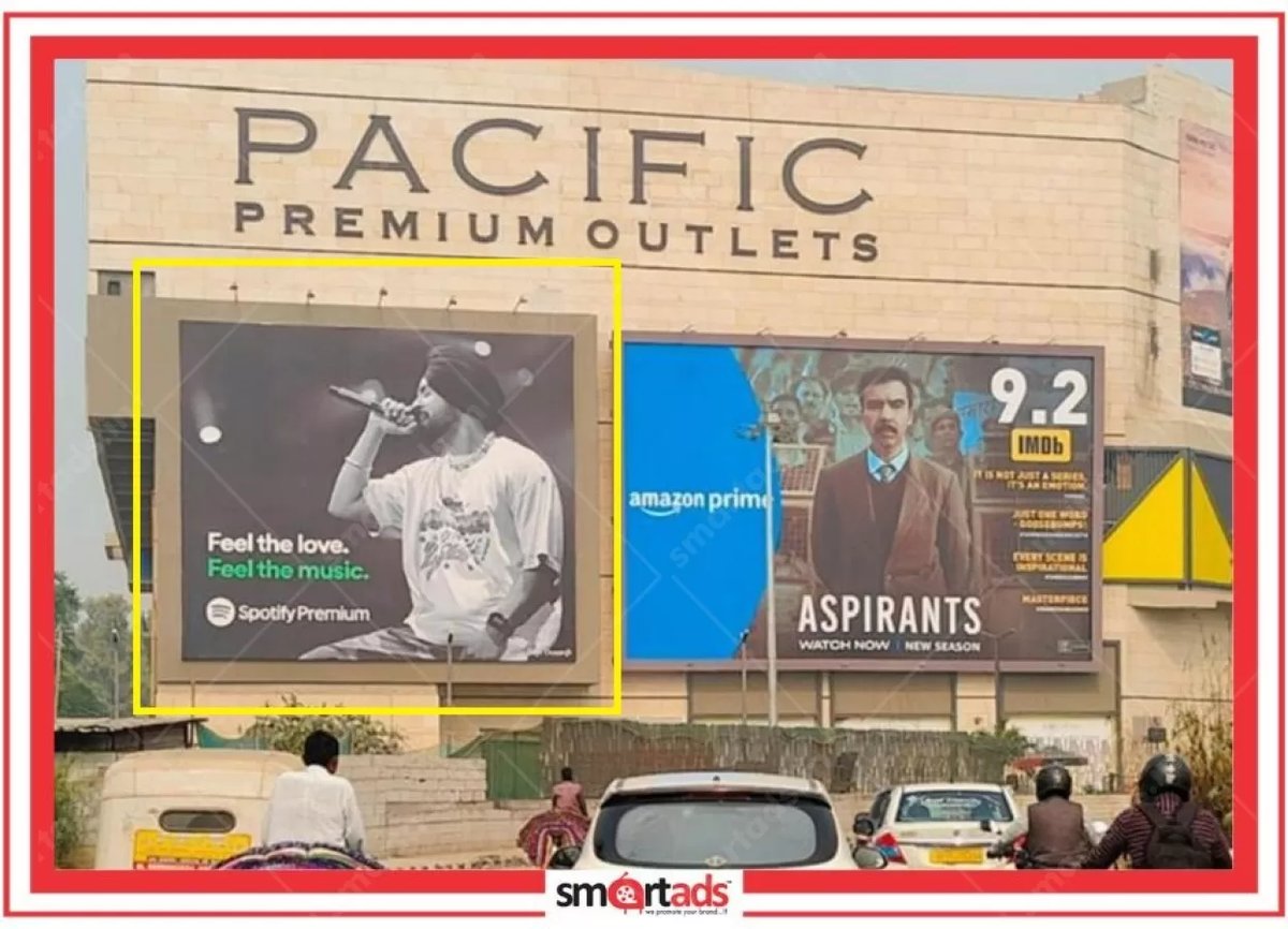 Facade media advertisement