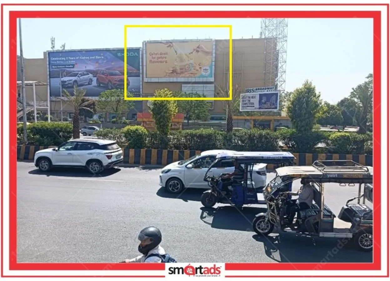 Facade media advertisement