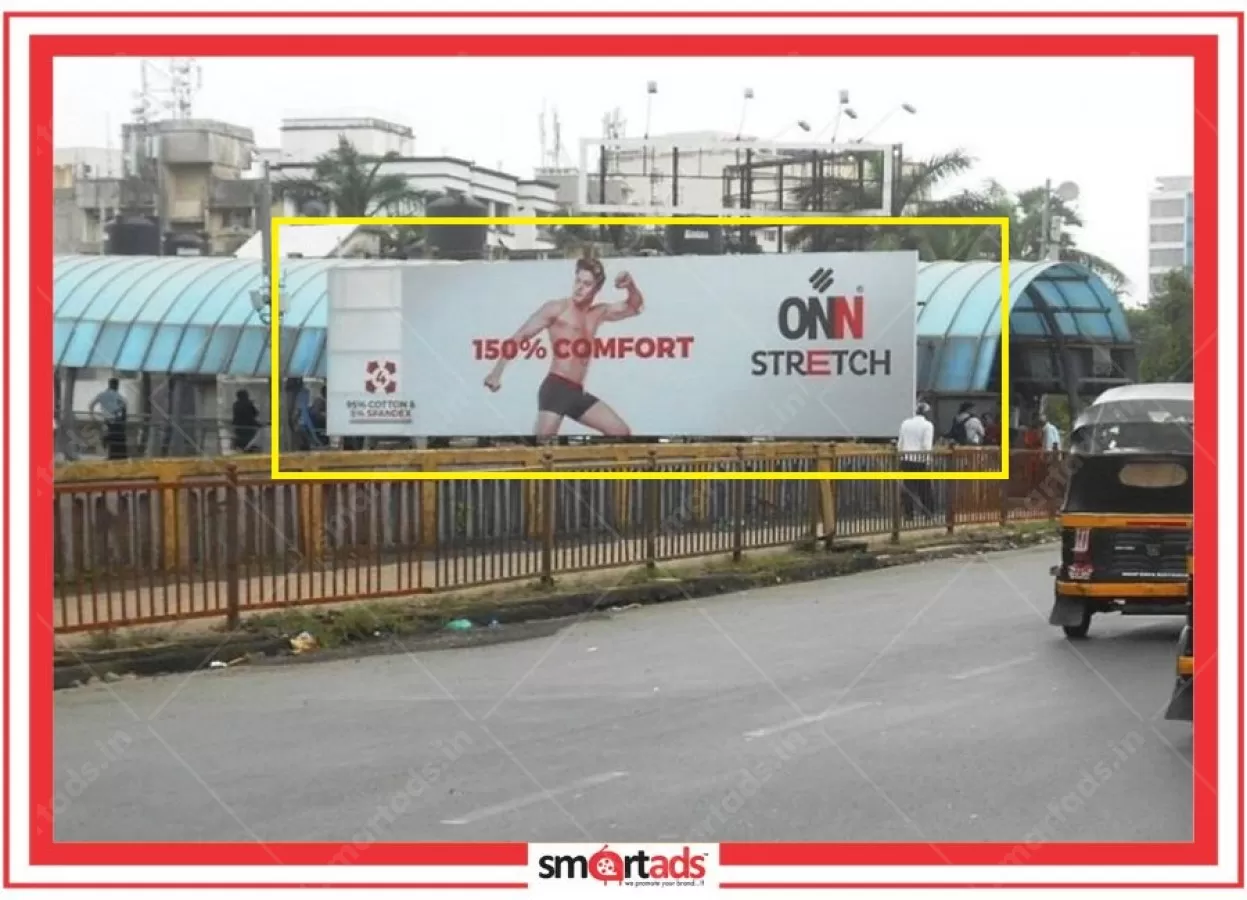 Skywalk Gantry media advertisement