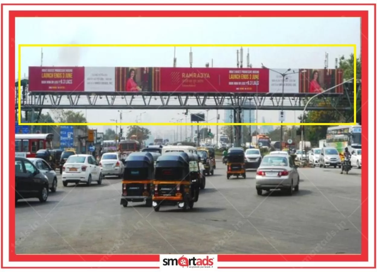 Skywalk Gantry media advertisement