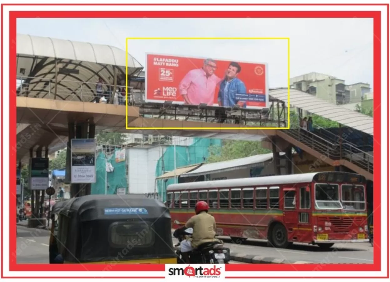 Skywalk Gantry media advertisement