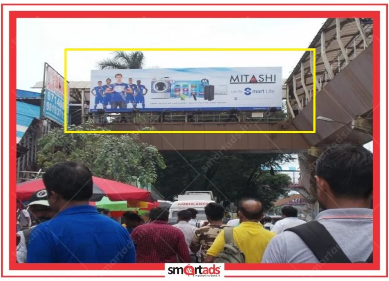 Skywalk Gantry media advertisement