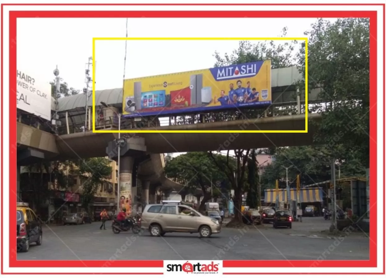 Skywalk Gantry media advertisement