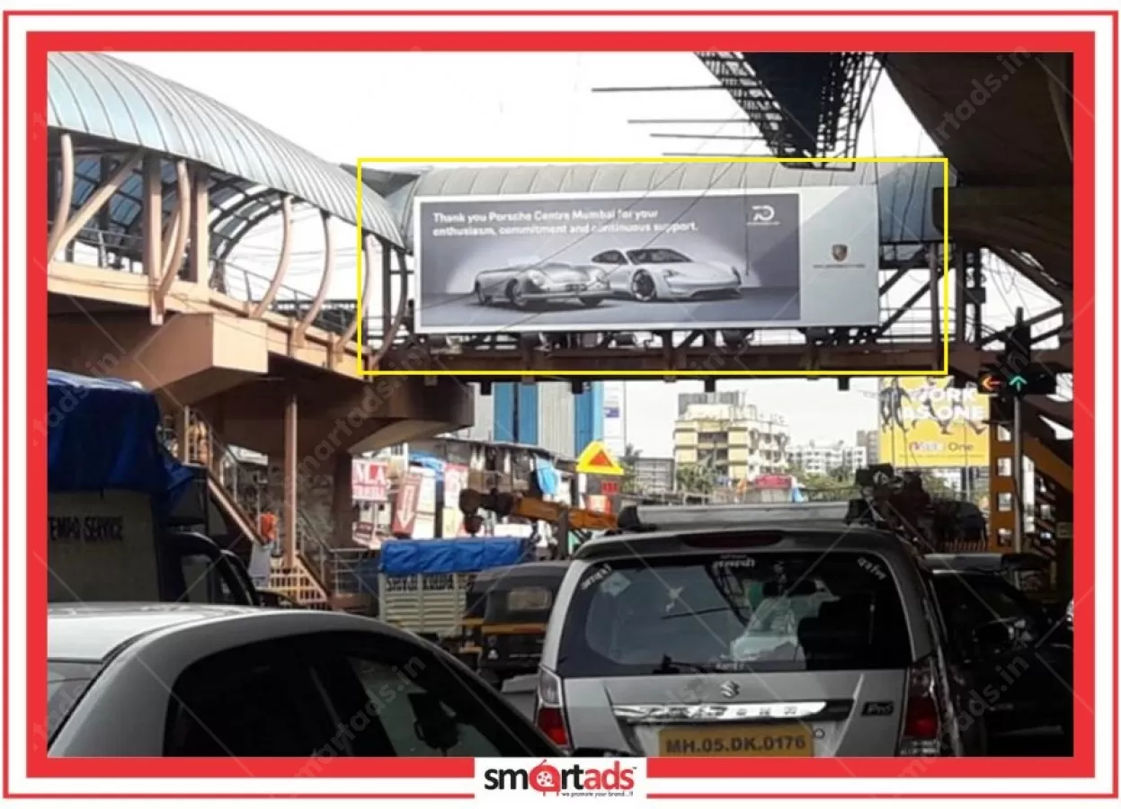 Skywalk Gantry media advertisement