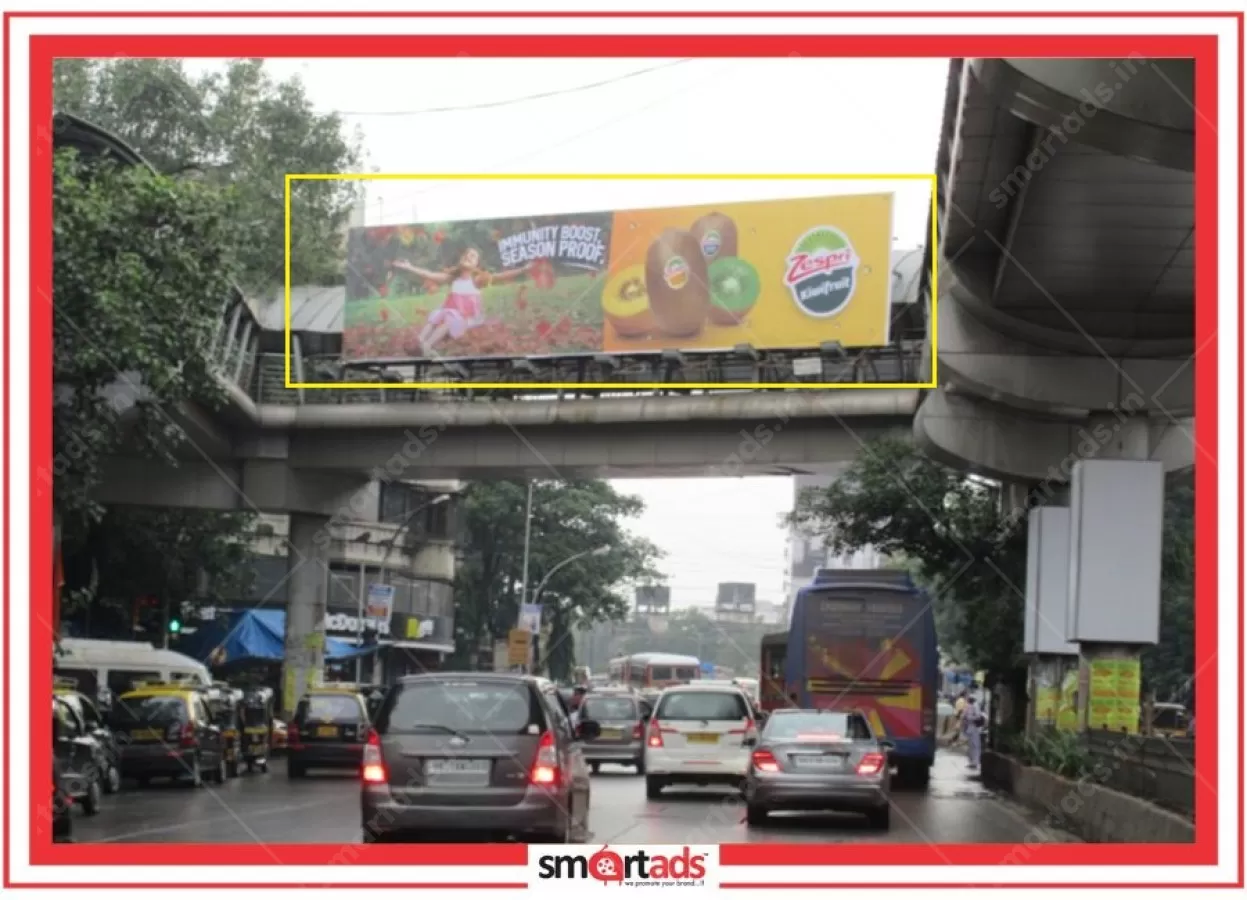 Skywalk Gantry media advertisement