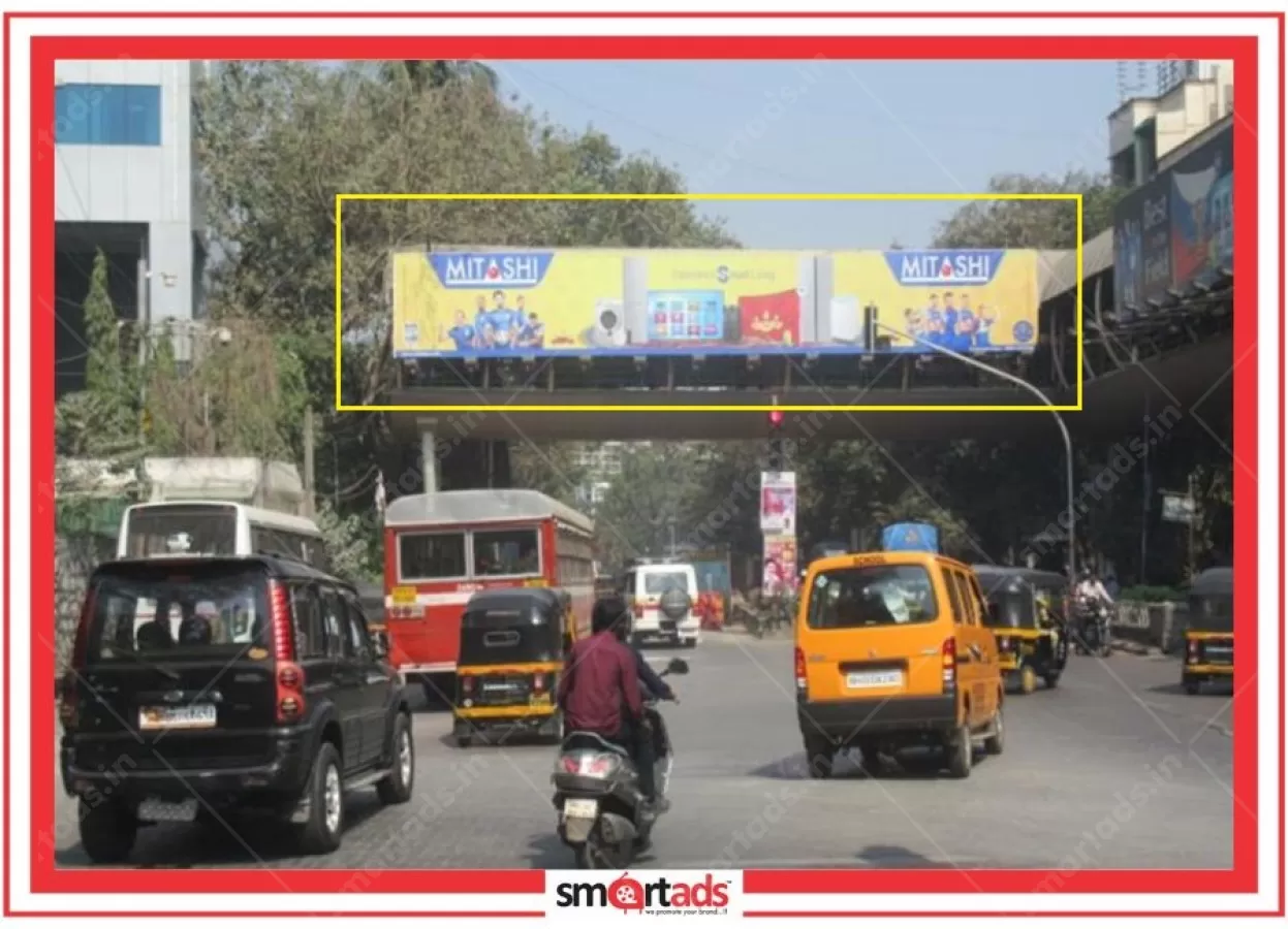 Skywalk Gantry media advertisement