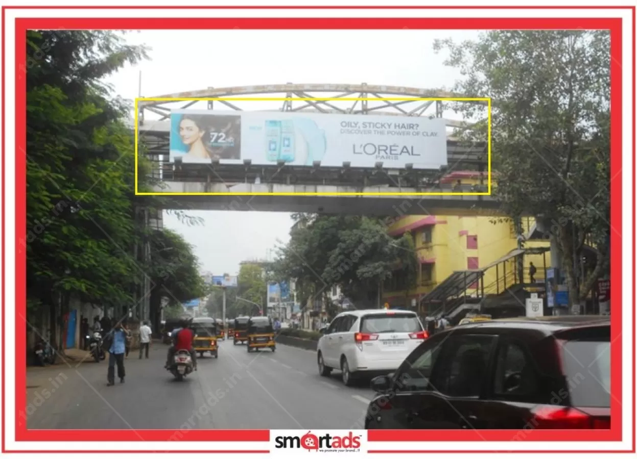 Skywalk Gantry media advertisement